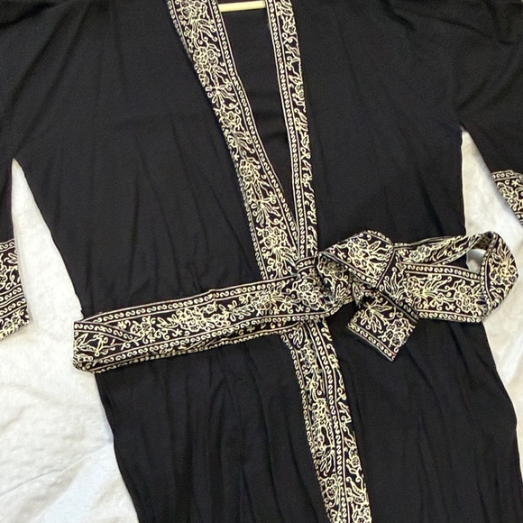 Elegant Black and White Women's Robe / swim cover up - Picture 7 of 10